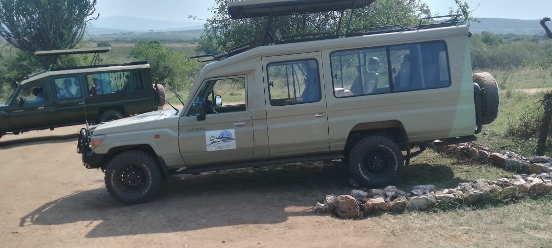 4x4 safari jeep at work